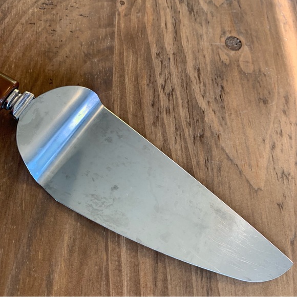 Vintage Cake Pie Knife Server Butterscotch Bakelite Handle - Picture 3 of 12